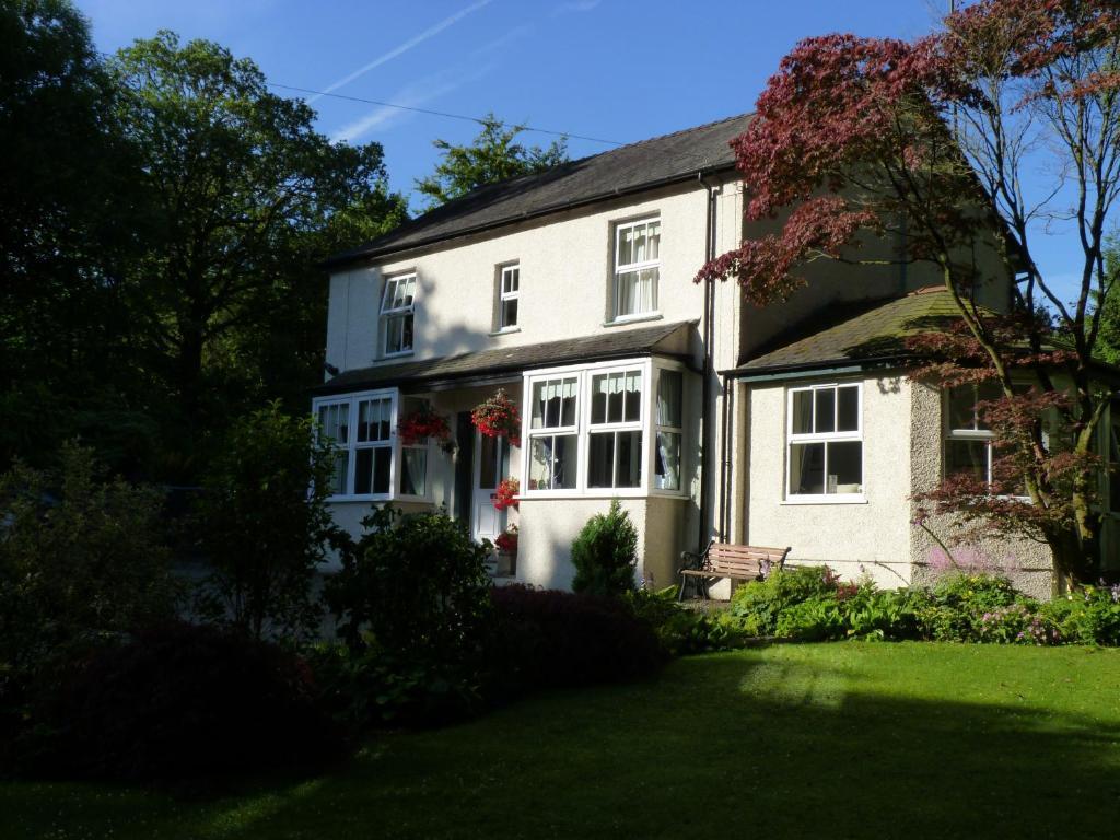 Lyndhurst Guest House Ulverston Eksteriør bilde
