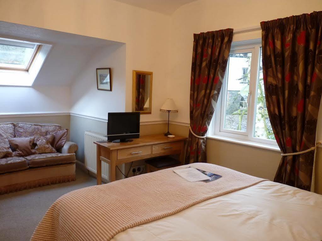 Lyndhurst Guest House Ulverston Eksteriør bilde